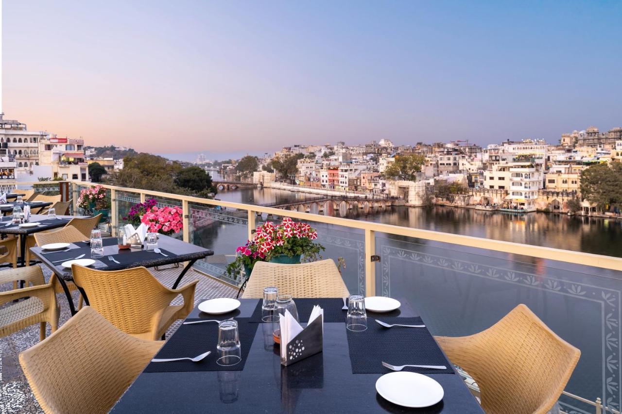 Sarovar - Lake Facing Boutique Hotel On Lake Pichola Udaipur Exteriör bild