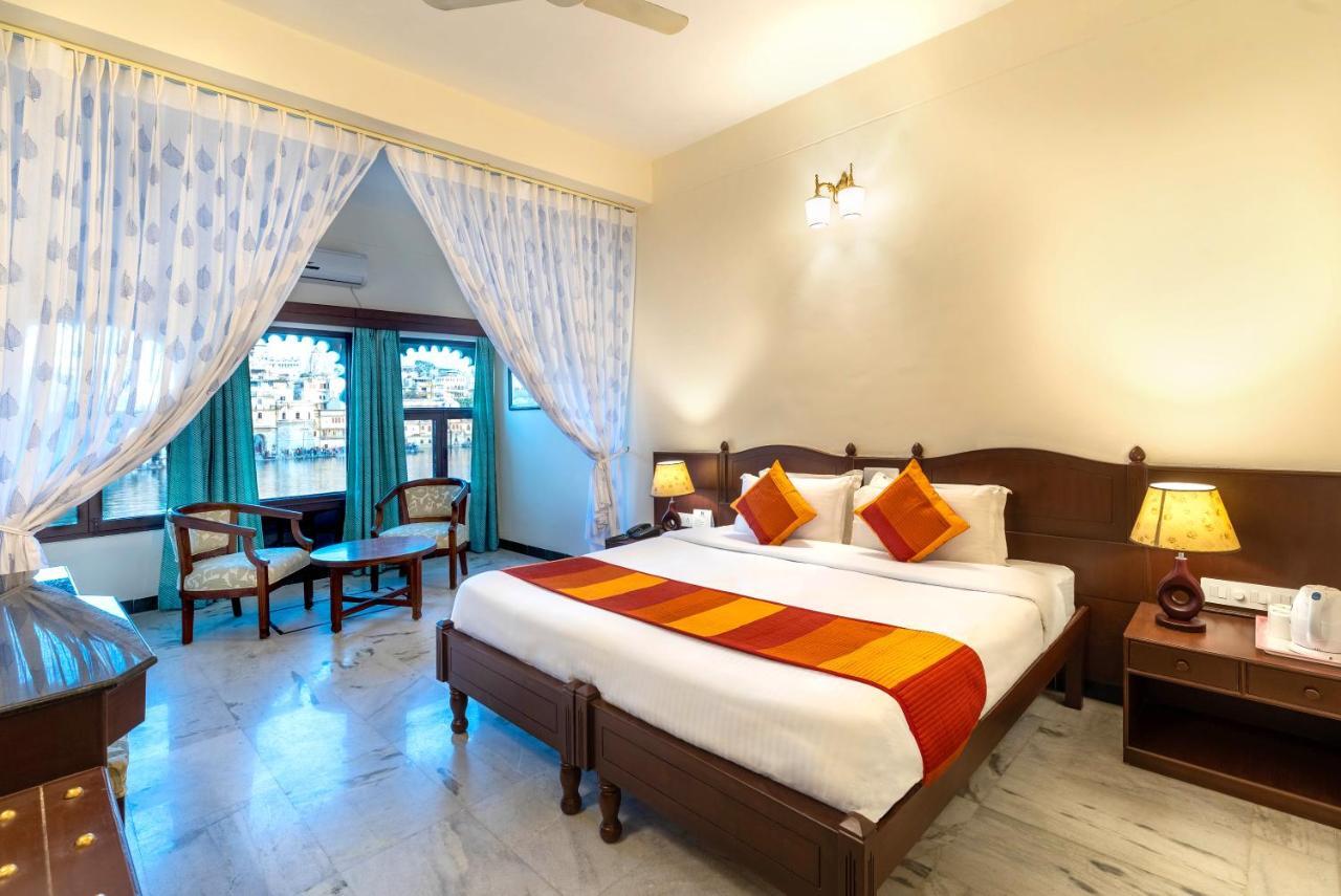 Sarovar - Lake Facing Boutique Hotel On Lake Pichola Udaipur Exteriör bild