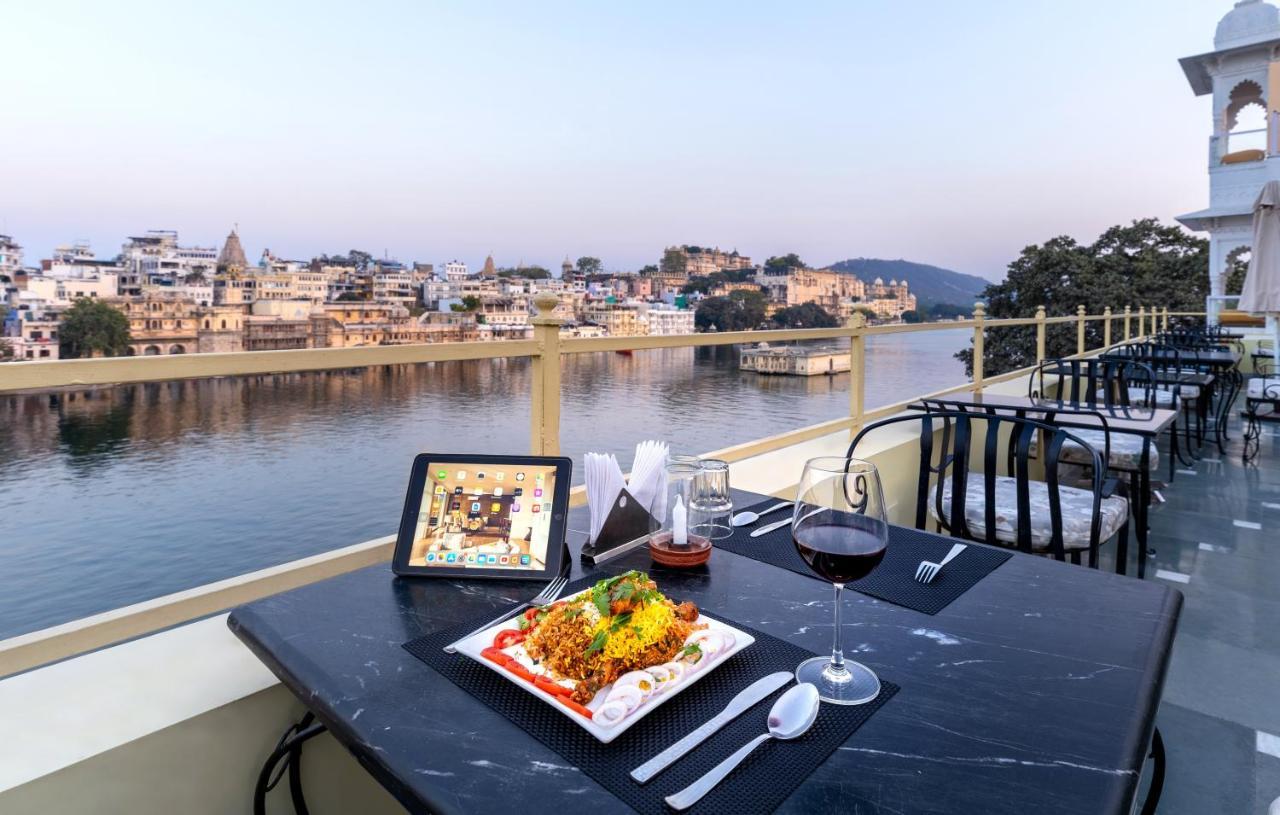Sarovar - Lake Facing Boutique Hotel On Lake Pichola Udaipur Exteriör bild